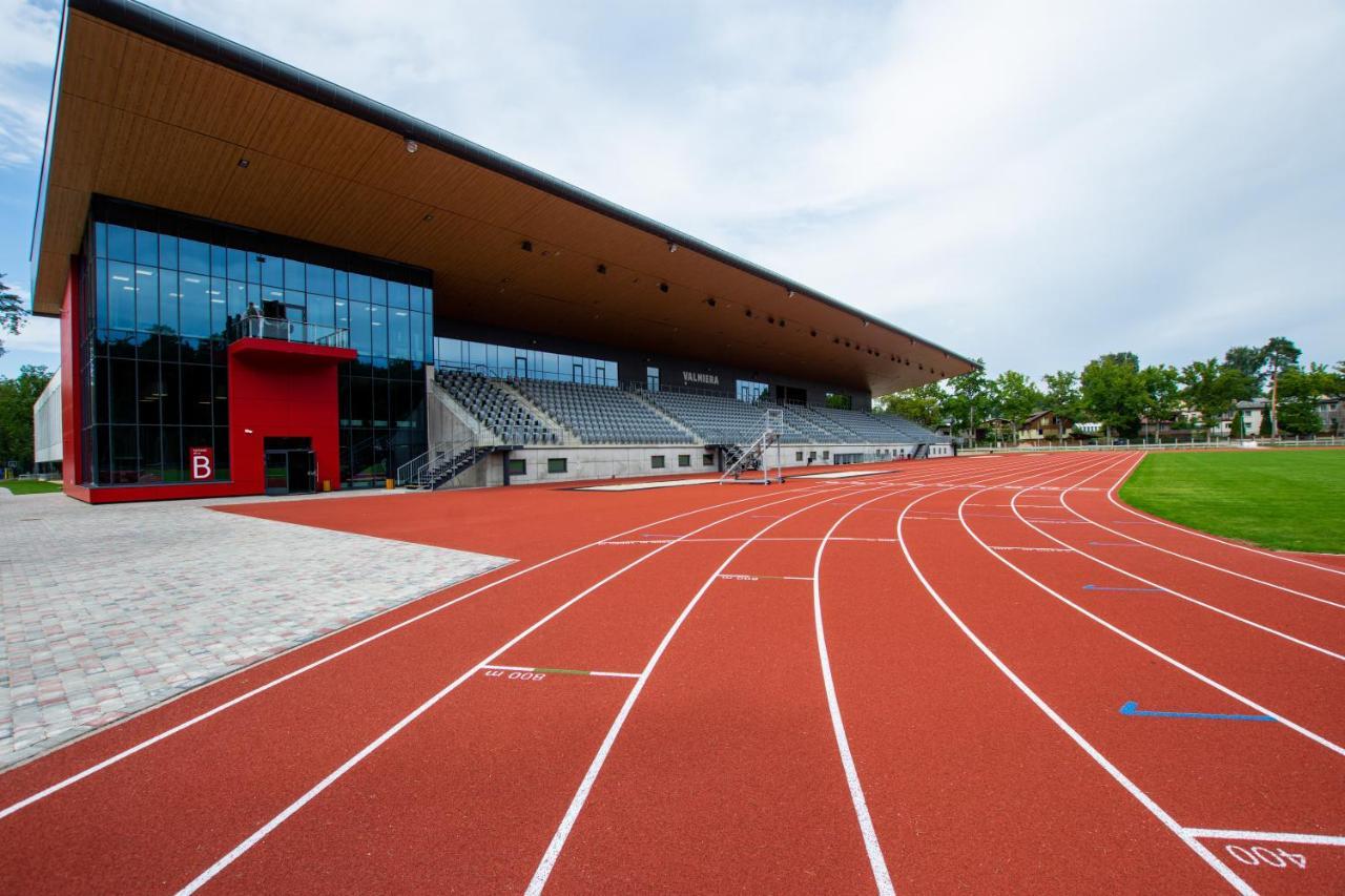 Stadium Hotel Valmiera Exterior foto